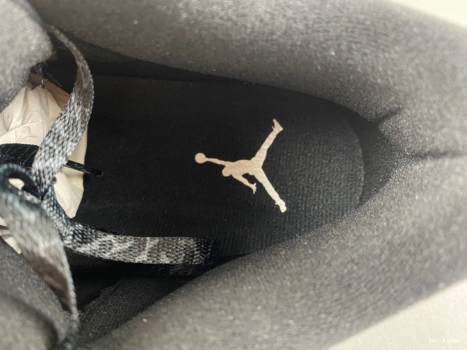 Black Air CT8532-001 Jordan 3 Cat 0703